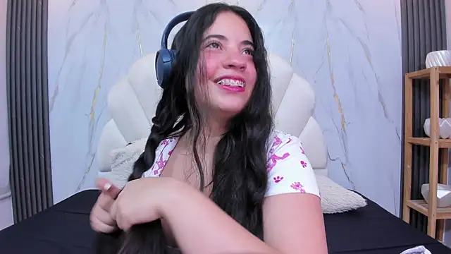 Nicol Chang online show from 6, 11, 2025