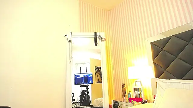 ViictoriaJones  online show from 26, 11, 2025