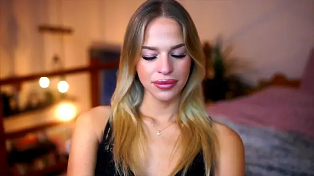 Emilyvanroessel online show from 25, 11, 2025