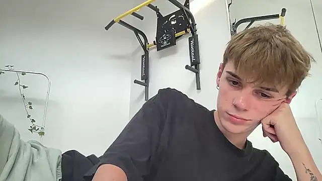 Snapshot of Milk_Guy chatting on 8, 9, 2025 Milk Guy online show from 8, 9, 2025