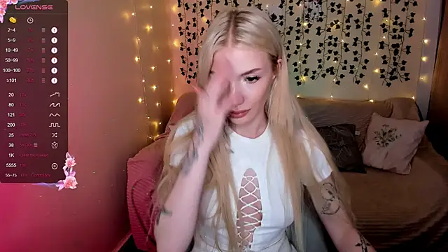 AnyaTaylor  online show from 14, 11, 2025