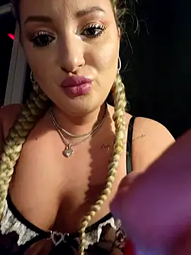Snapshot of Blondie_Sasha chatting on 3, 10, 2025 Blondie Sasha online show from 3, 10, 2025