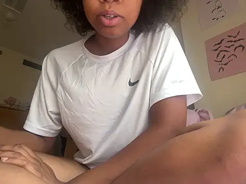 luvrgrllani online show from 9, 9, 2025