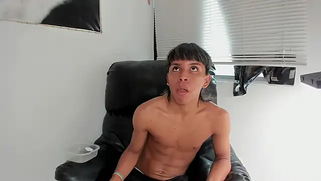 tyler twink boy online show from 6, 2, 2026