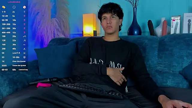 Leo Savage  online show from 2, 12, 2025