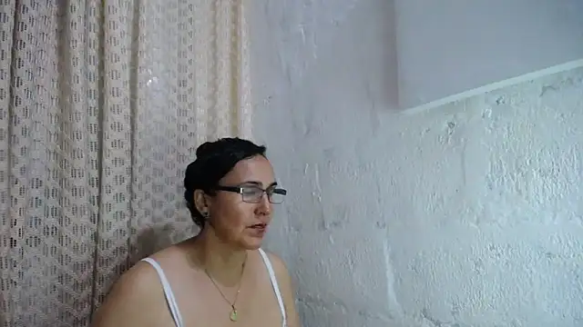 Snapshot of gabbyparker_ chatting on 17, 10, 2025 gabbyparker online show from 17, 10, 2025