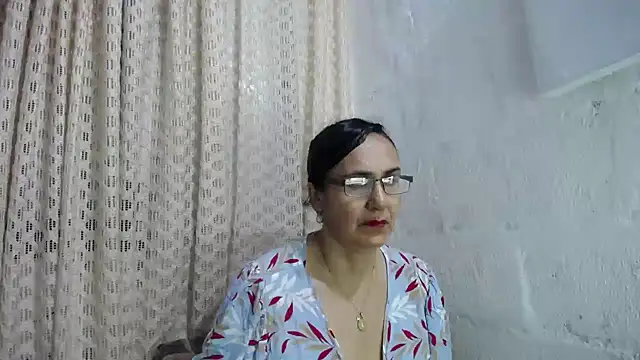 Snapshot of gabbyparker_ chatting on 11, 11, 2025 gabbyparker online show from 11, 11, 2025