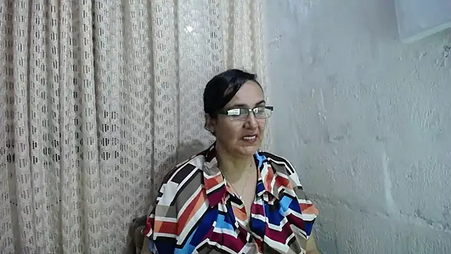 Snapshot of gabbyparker_ chatting on 16, 11, 2025 gabbyparker online show from 16, 11, 2025