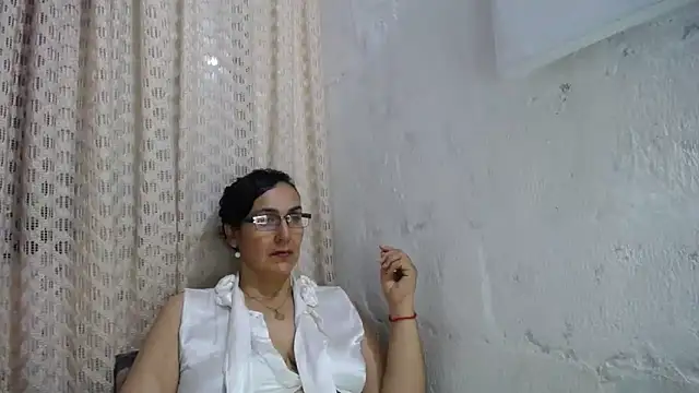 Snapshot of gabbyparker_ chatting on 2, 12, 2025 gabbyparker online show from 2, 12, 2025