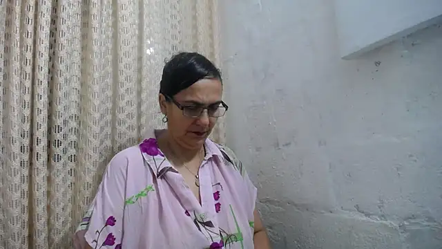 Snapshot of gabbyparker_ chatting on 5, 12, 2025 gabbyparker online show from 5, 12, 2025