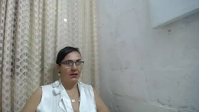 Snapshot of gabbyparker_ chatting on 15, 12, 2025 gabbyparker online show from 15, 12, 2025