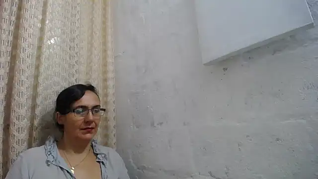 Snapshot of gabbyparker_ chatting on 16, 12, 2025 gabbyparker online show from 16, 12, 2025