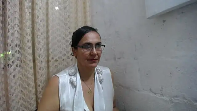 Snapshot of gabbyparker_ chatting on 17, 12, 2025 gabbyparker online show from 17, 12, 2025