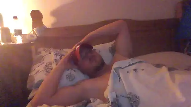 Snapshot of DadbodG chatting on 28, 10, 2025 DadbodG online show from 28, 10, 2025