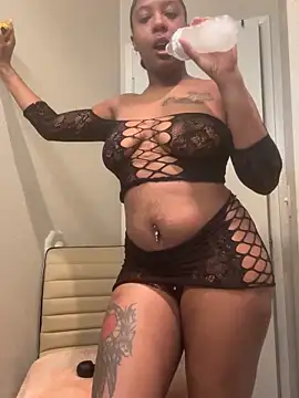 ObsessedWLyla online show from 7, 11, 2025