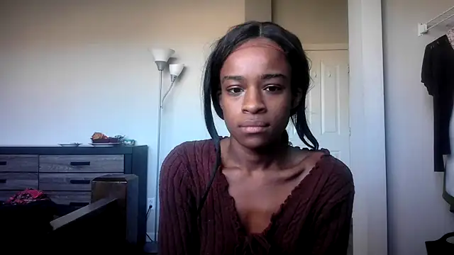 Marlowlovee online show from 15, 10, 2025