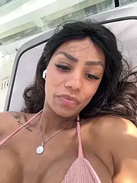 Snapshot of Sarajames chatting on 28, 11, 2025 Sarajames online show from 28, 11, 2025