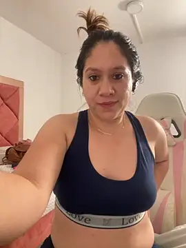 emma hot2006 online show from 24, 11, 2025