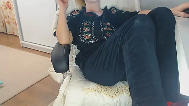 Snapshot of merlyn4 chatting on 5, 1, 2025 merlyn4 online show from 5, 1, 2025