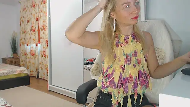 Snapshot of merlyn4 chatting on 8, 1, 2025 merlyn4 online show from 8, 1, 2025