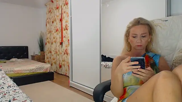 Snapshot of merlyn4 chatting on 9, 1, 2025 merlyn4 online show from 9, 1, 2025