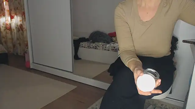 Snapshot of merlyn4 chatting on 28, 2, 2025 merlyn4 online show from 28, 2, 2025