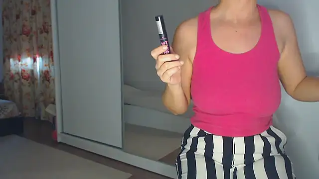 Snapshot of merlyn4 chatting on 10, 3, 2025 merlyn4 online show from 10, 3, 2025