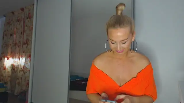 Snapshot of merlyn4 chatting on 19, 3, 2025 merlyn4 online show from 19, 3, 2025