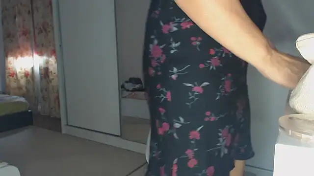 Snapshot of merlyn4 chatting on 12, 9, 2025 merlyn4 online show from 12, 9, 2025