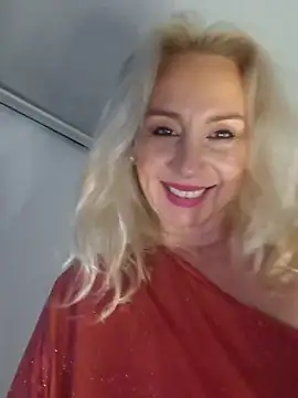 Snapshot of merlyn4 chatting on 6, 11, 2025 merlyn4 online show from 6, 11, 2025