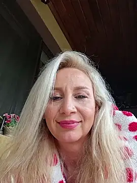 Snapshot of merlyn4 chatting on 8, 11, 2025 merlyn4 online show from 8, 11, 2025