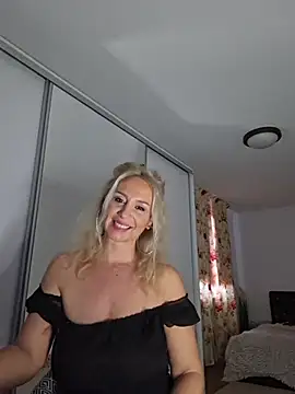 Snapshot of merlyn4 chatting on 13, 11, 2025 merlyn4 online show from 13, 11, 2025