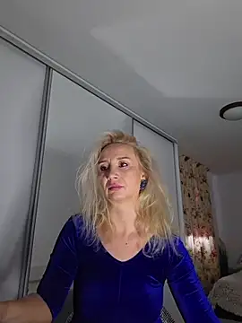 Snapshot of merlyn4 chatting on 15, 11, 2025 merlyn4 online show from 15, 11, 2025