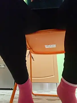 Snapshot of merlyn4 chatting on 21, 11, 2025 merlyn4 online show from 21, 11, 2025