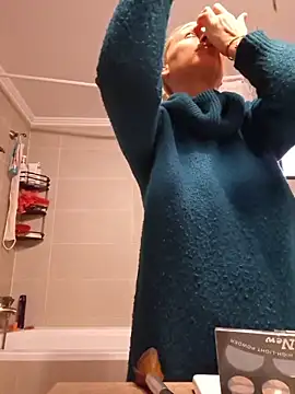 Snapshot of merlyn4 chatting on 25, 11, 2025 merlyn4 online show from 25, 11, 2025