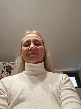 Snapshot of merlyn4 chatting on 27, 11, 2025 merlyn4 online show from 27, 11, 2025