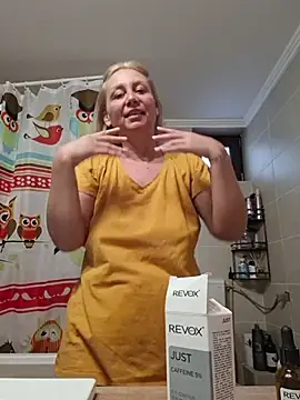 Snapshot of merlyn4 chatting on 28, 11, 2025 merlyn4 online show from 28, 11, 2025