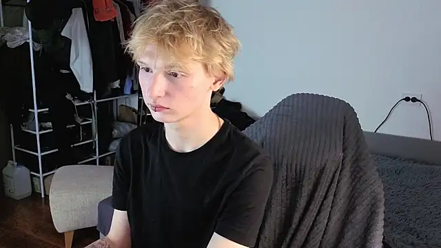 Snapshot of Your_avatar chatting on 22, 10, 2025 Your avatar online show from 22, 10, 2025