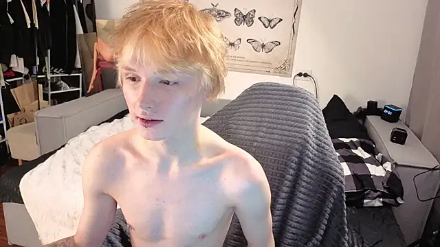 Snapshot of Your_avatar chatting on 6, 11, 2025 Your avatar online show from 6, 11, 2025