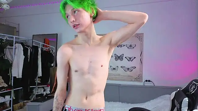 Snapshot of Your_avatar chatting on 17, 11, 2025 Your avatar online show from 17, 11, 2025