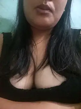 Snapshot of Queen-Rb chatting on 12, 9, 2025 Queen-Rb online show from 12, 9, 2025