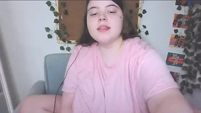 Snapshot of brattyprincessemma chatting on 3, 10, 2025 brattyprincessemma online show from 3, 10, 2025