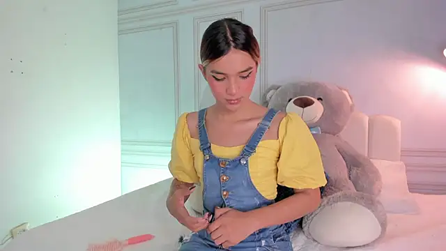 Snapshot of Doll_Isa_ chatting on 11, 10, 2025 Doll Isa online show from 11, 10, 2025