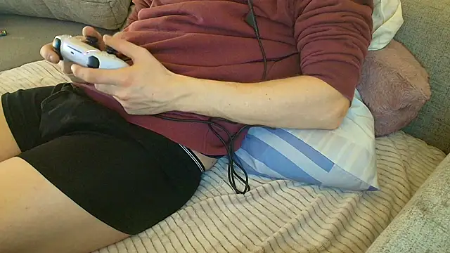 Breezydicksn online show from 4, 12, 2025