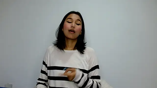 Snapshot of Gia_Lee chatting on 30, 9, 2025 Gia Lee online show from 30, 9, 2025
