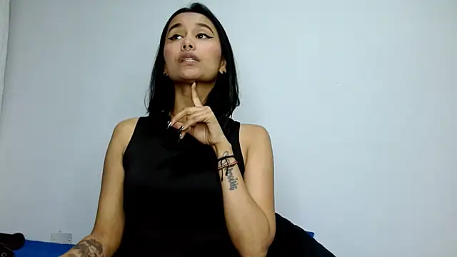 Snapshot of Gia_Lee chatting on 6, 10, 2025 Gia Lee online show from 6, 10, 2025