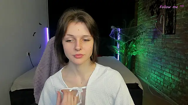 Shine Vivi online show from 12, 11, 2025