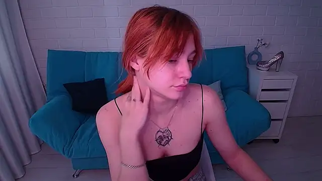 TinaCruyze online show from 4, 10, 2025