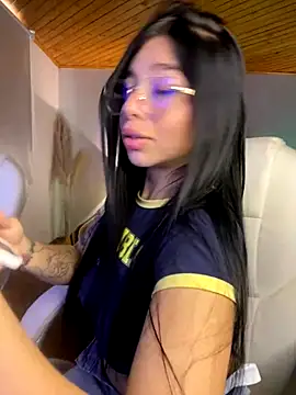 Maddy Piink online show from 3, 10, 2025