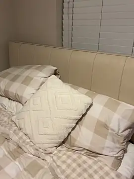 Layla 20  online show from 14, 1, 2026